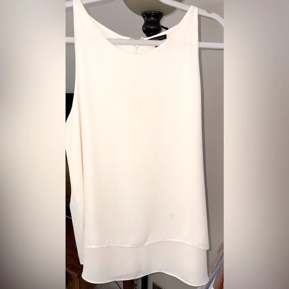 Sleeveless white blouse. Chiffon Layered bottom and longer back. Large - Picture 9 of 13